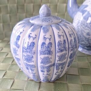Melon Urn Vintage Ginger Jar with Lid "Chinoiserie"